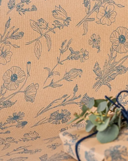 Geschenkpapier Blaue Feldblumen – Rolle 50cm